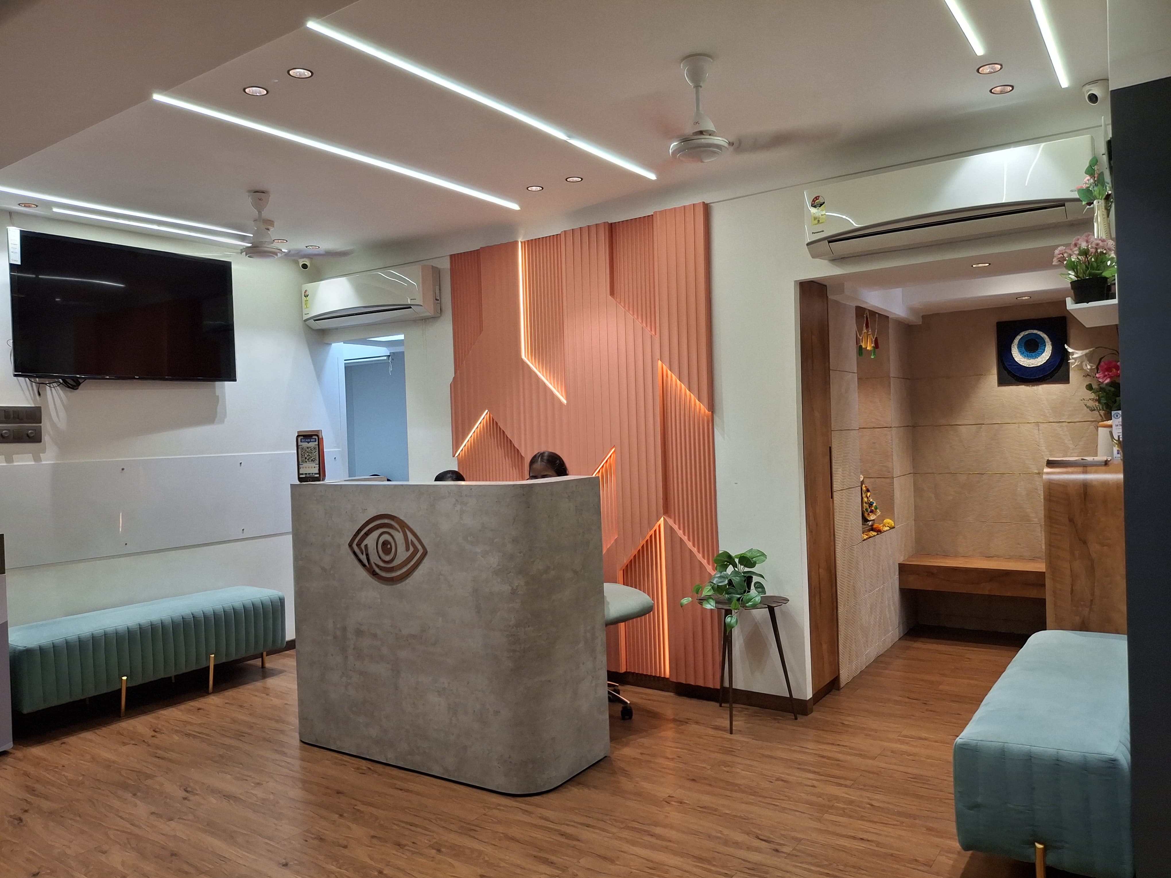 Aarav Eye Care Kemps Corner / Grant Road centre