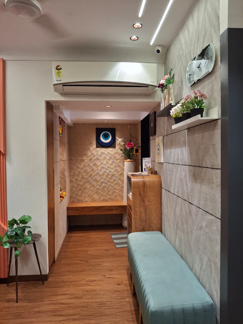 Patient-care environment at Aarav Eye Care Kemps Corner / Grant Road